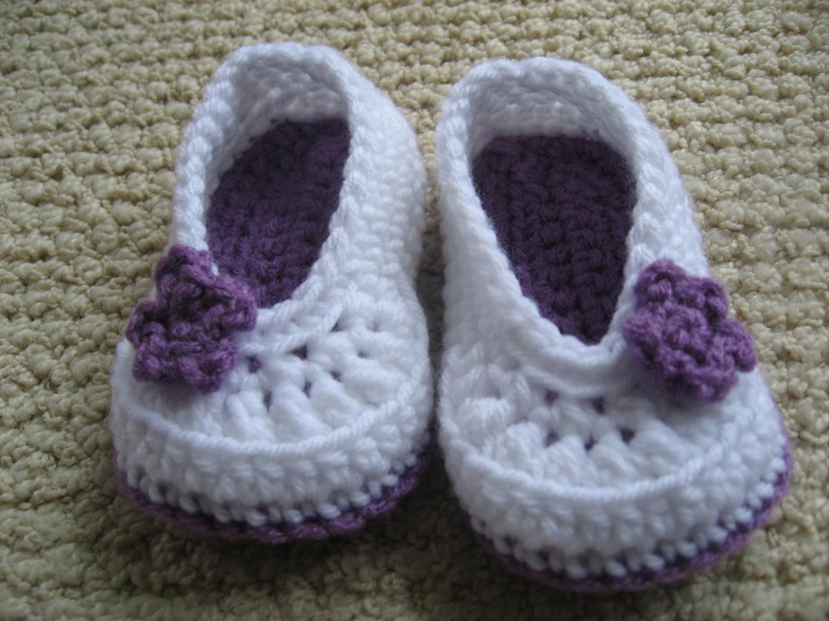 Crochet Baby Slippers Purple And White With Flower on Luulla
